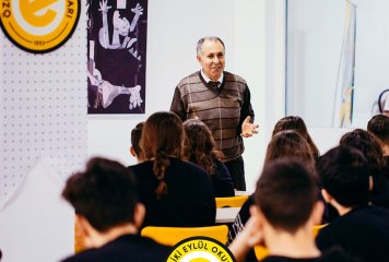 Öğrencilerimiz Derslerine Daha İyi Odaklanmak ve Motivasyon İçin Okulundaki Koç Öğretmenine ve Rehber Öğretmenine Danışabilir.