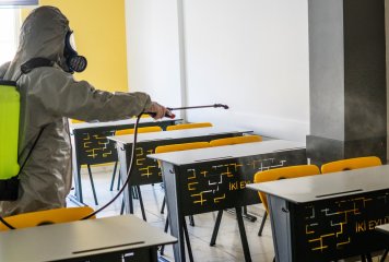 Okulumuzda 17 Mart Tarihinde Ozon ile Güçlendirilmiş Hidrojen Peroksit Kullanılarak Dezenfeksiyon İşlemi Gerçekleştirilmiştir.