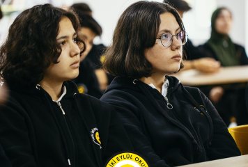 Öğrencilerimiz Derslerine Daha İyi Odaklanmak ve Motivasyon İçin Okulundaki Koç Öğretmenine ve Rehber Öğretmenine Danışabilir.