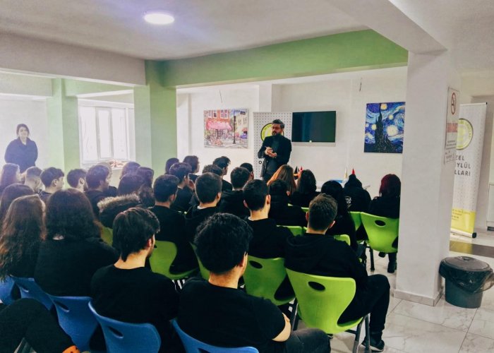 Gelişim Üniversitesi Eğitim Uzmanı Mesut Demirtaş tarafından "Motivasyon Semineri" gerçekleştirildi.